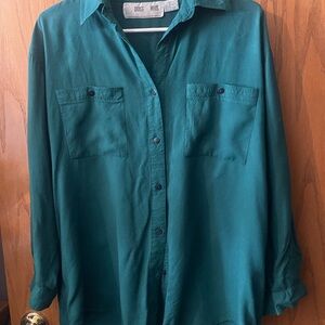 Flowing Green Blouse with Classic Collar 100% Rayon
